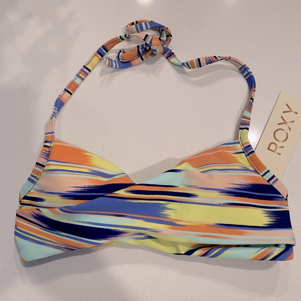 Roxy bikini top size small- New with tags!